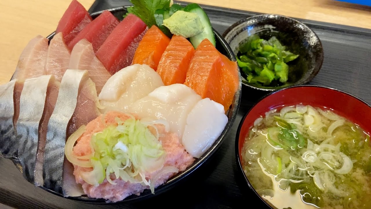 札幌北区にある羅臼町認証店でいただく新鮮でデカ盛りの海鮮丼/元祖でか盛り海鮮問屋新琴似本店【北海道札幌グルメ】