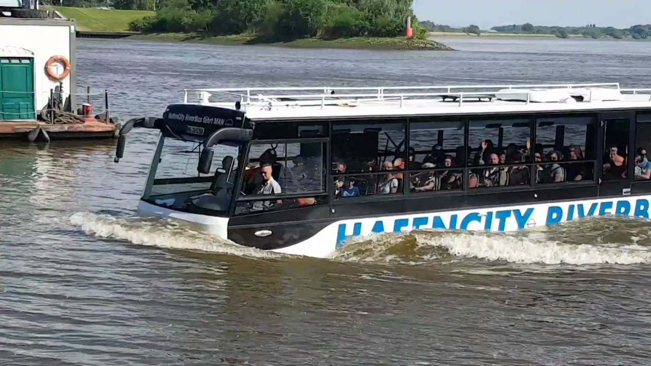 Busfahrt in der Elbe bei Hamburg - YouTube