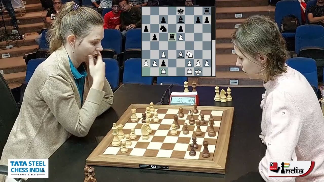 Anna Muzychuk ACCIDENTLY opens her instagram during Magnus vs Ian World Championship Stream