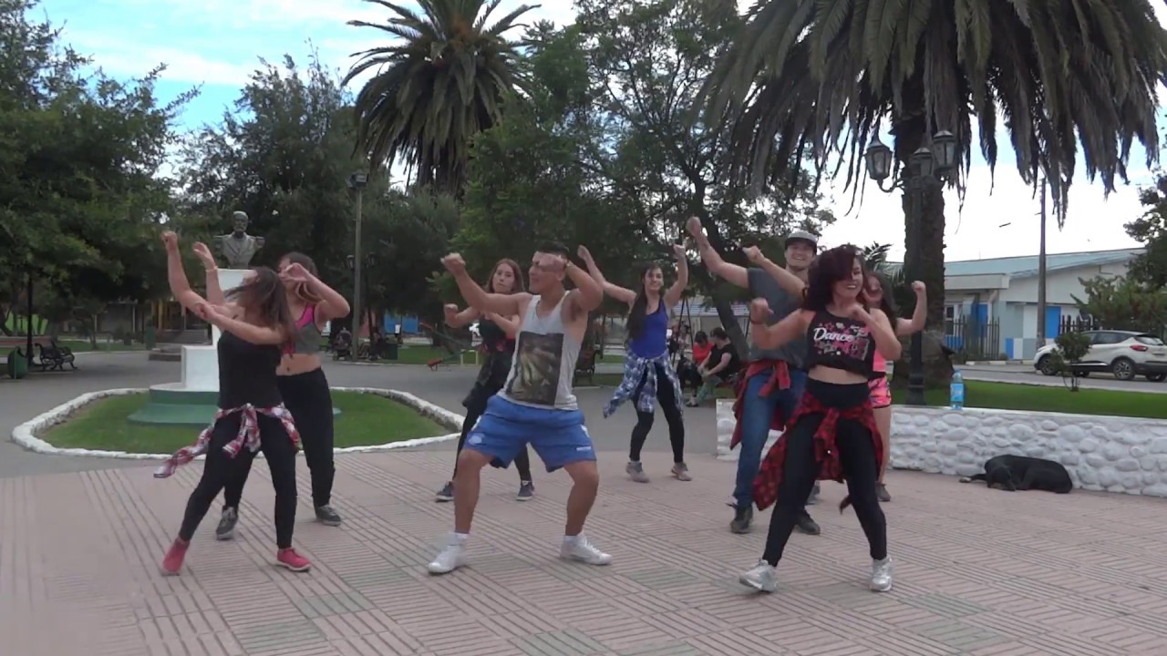 lucy vives Despacito Luis Fonsi ft Daddy Yankee remix Coreografia Zumba Fitness