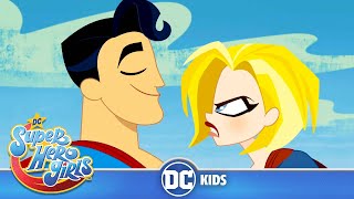 DC Super Hero Girls | Superman vs. Supergirl! | @dckids Resimi