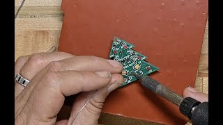 C.K. builds a SMD X-mass tree kit from Velleman/Whadda