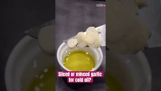 You’ve been prepping garlic oil all wrong #kitchenhacks #shorts