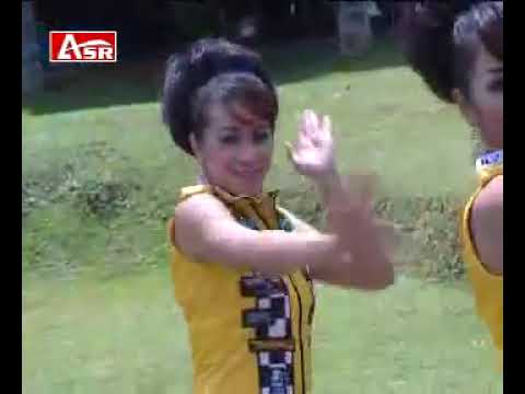 Yusnia - Gubuk Derita (Official Music Video) | Dangdut Lawas Populer