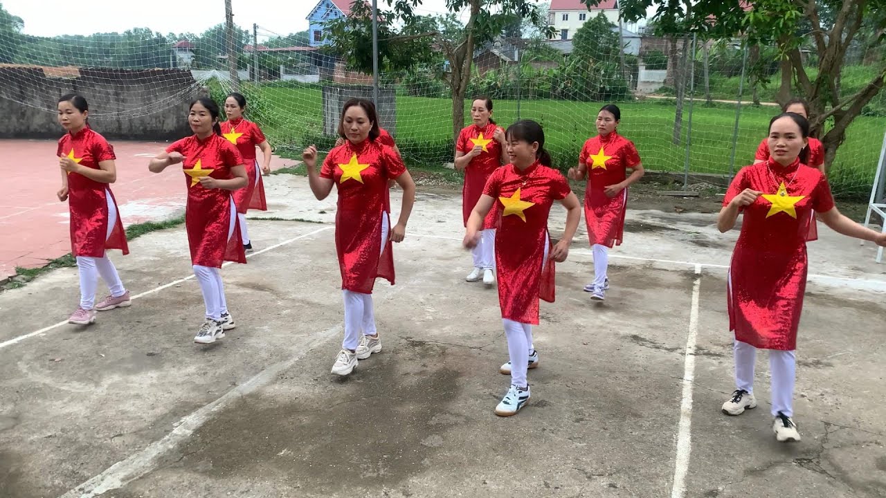 Nhảy 18 bước _Xinh tươi Việt Nam _ chị em phụ nữ Xóm núi thể hiện