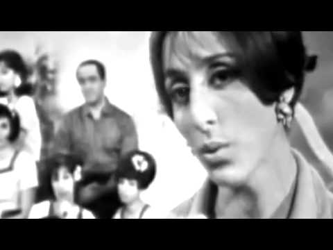 طل وسألني اذا نيسان دق الباب خبيت وشي وطار البيت فيي وغاب