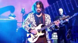 Zac Brown and Clay Cook Guitar Breakdown LIVE
