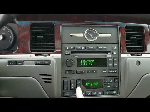 2006 Lincoln Town Car Features