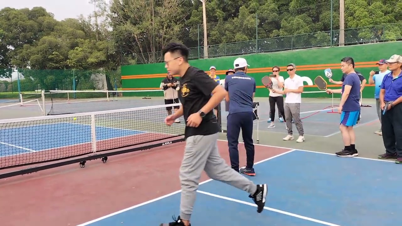 匹克球平推截擊示範