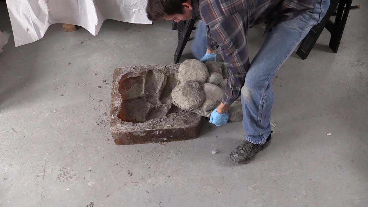 Make concrete. Искусственный камень из цемента. Искусственный камень из бетона. Плоский камень из бетона. Бетон с камнями.
