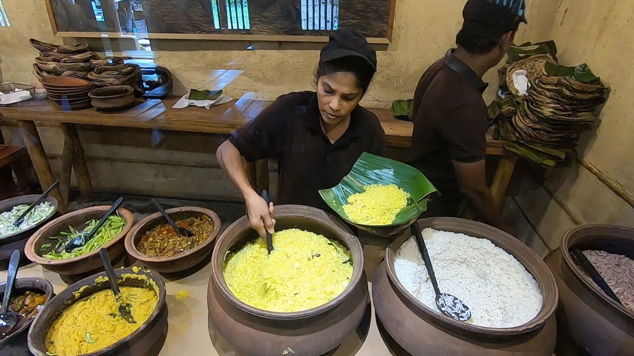 කෙසෙල් කොලේ බත් එකක් කමු | Rice and Curry on Banana Leaf  @YourManJerry