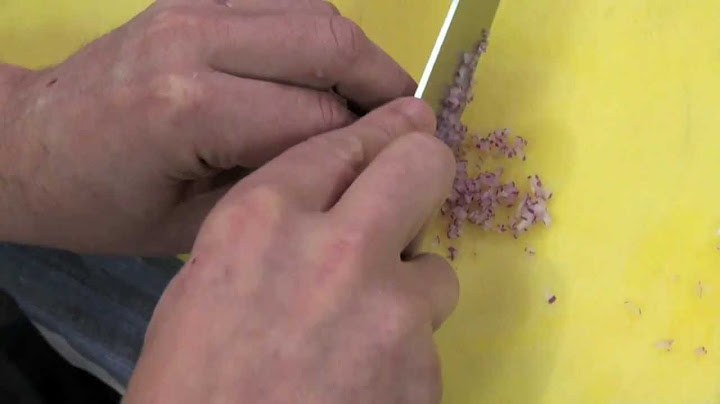 Marco Pierre White - How to finely chop onions