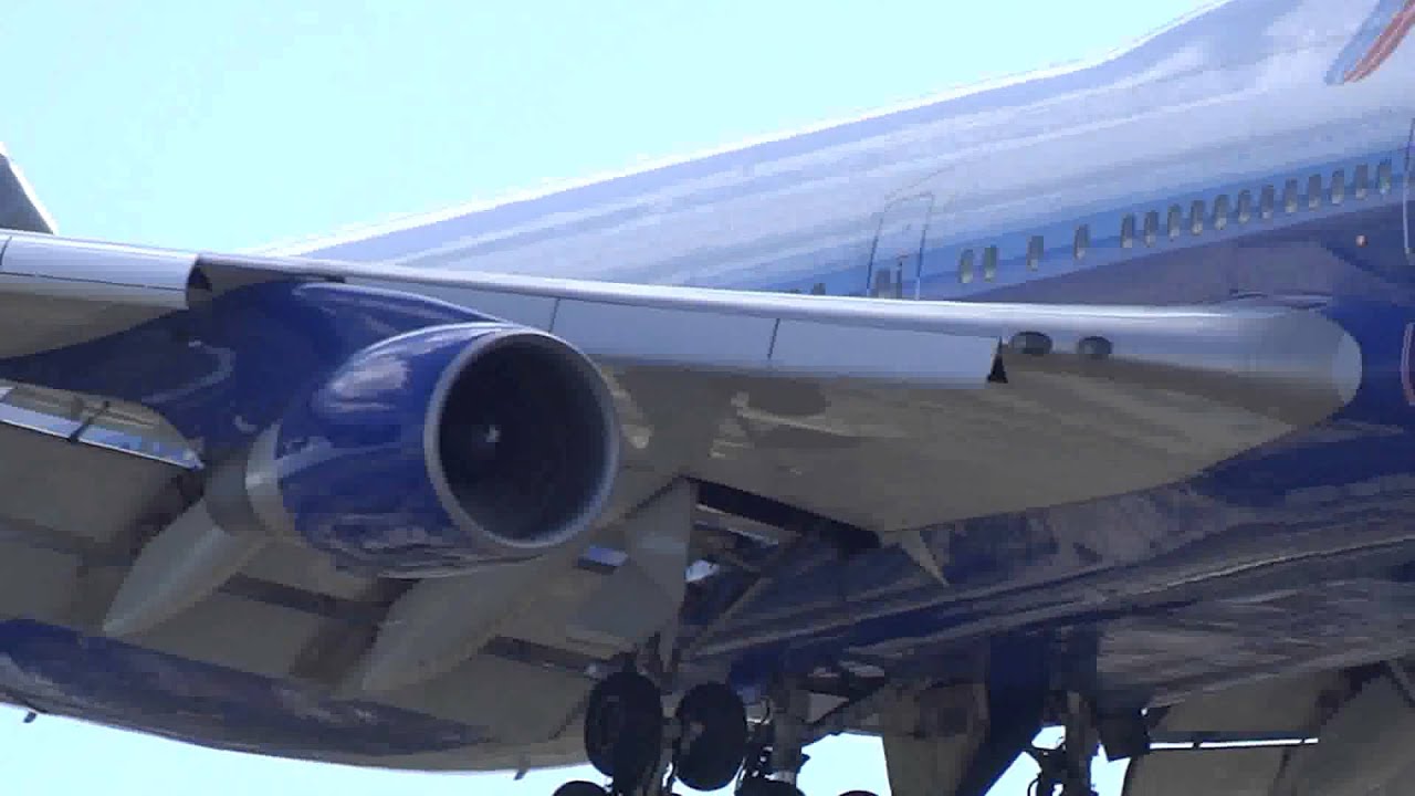 airbus a220 (ECU) United Airlines Boeing 747 -422 Landing Runway 28 as UAL#896 from HKG - Chicago O'Hare