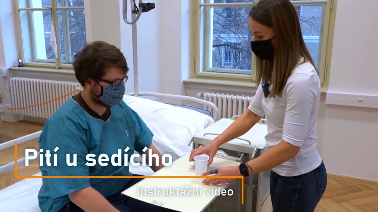 Pití u omezeně mobilního pacienta - instruktáž [06]