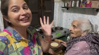 92Saal Ki Dadi Ne Apne Liye Banayi Roti
