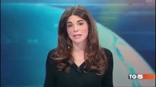 News presenter forgets she's sitting at a glass desk and gives viewers an eyeful on live TV