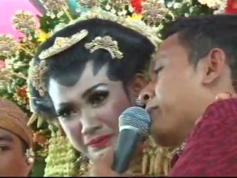 Viral Video Pengantin Wanita Memeluk Pria lain Viral Video Pengantin Wanita Memeluk Pria lain #1