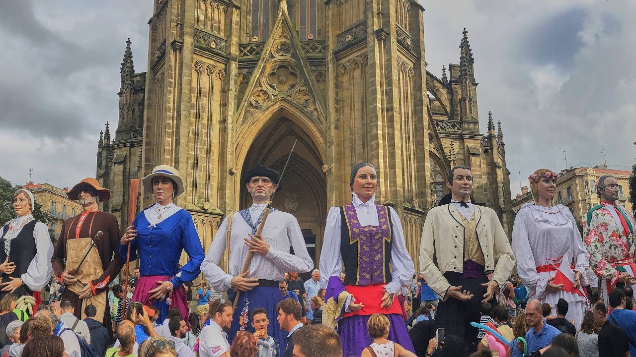 Kalejira de los gigantes de Donostia San Sebastián hasta el Buen Pastor. Itzurun.