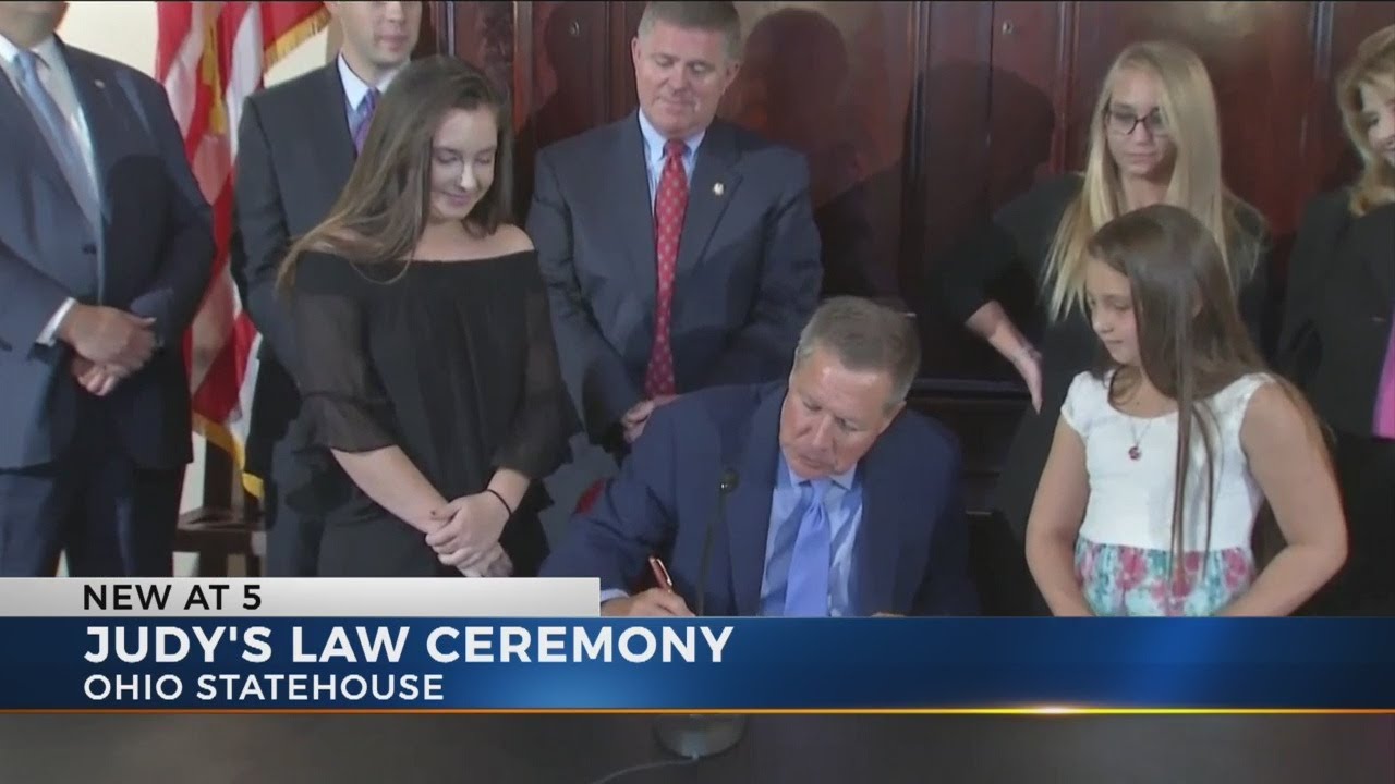 Governor Kasich holds ceremonial signing for Judy's Law