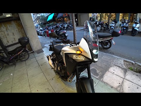το travelmoto οδηγάει