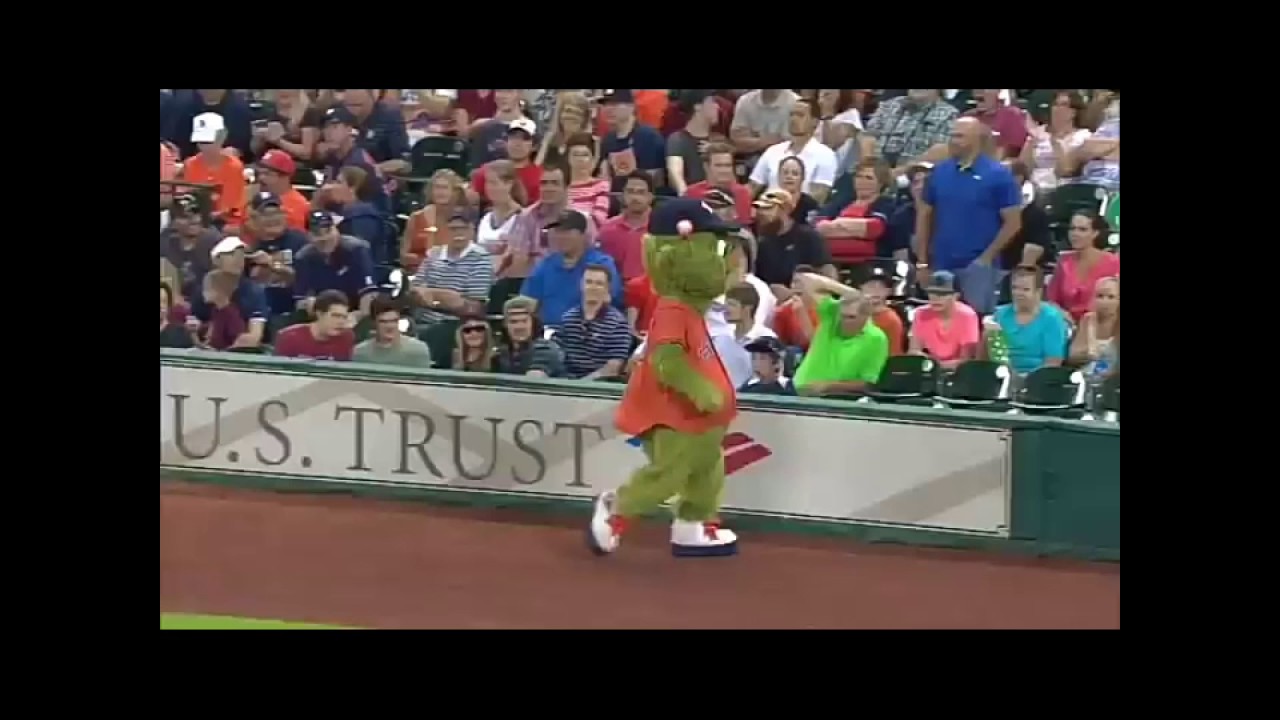 maskottchen rastet aus