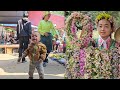 The child was lost and there was no one to help  single 17 year old girl selling flowers anh hmong