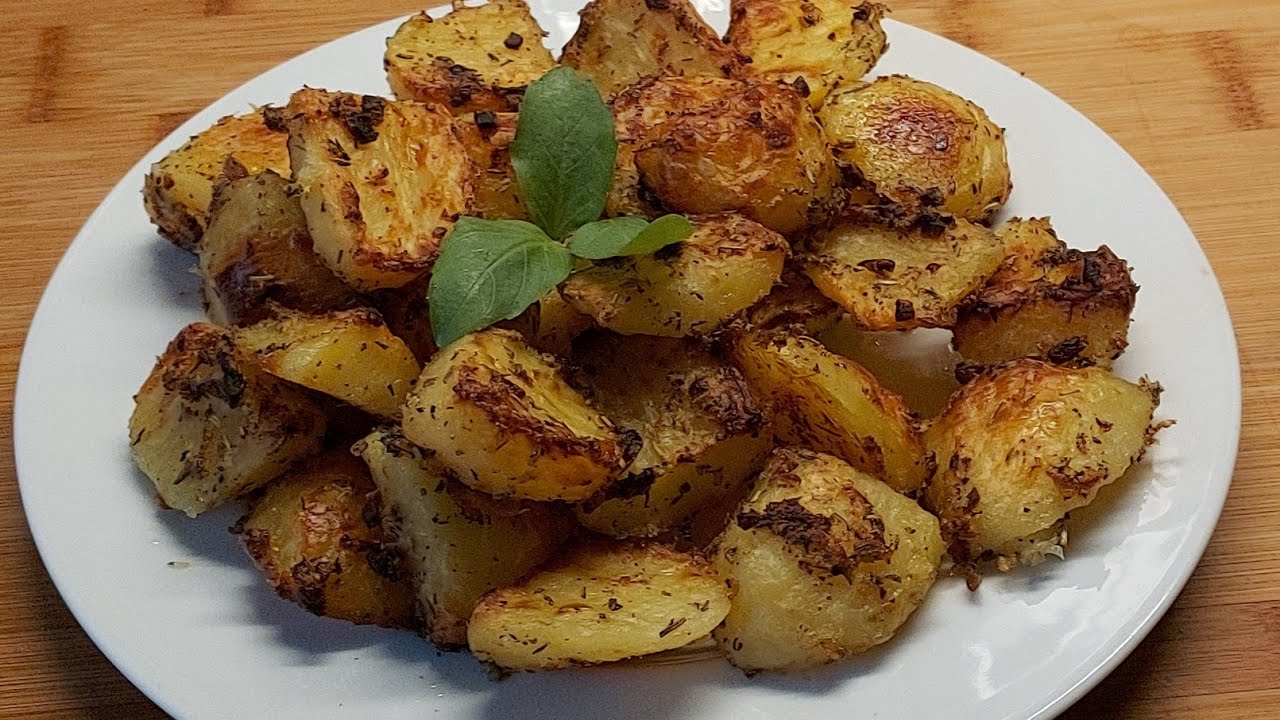 Pomme de terre au four à l'ail/ herbesبطاطا في الفرن بالثوم و الأعشاب