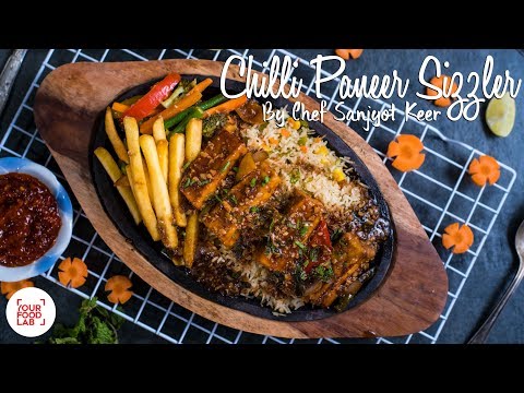 Oyoqlari yoyilgan paypoqlarda