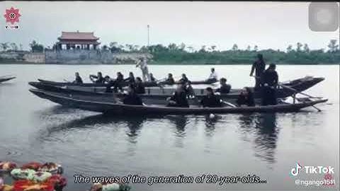 Đò lên Thạch Hãn xin chèo nhẹ còn đó dưới đáy sông bạn tôi nằm. Có tuổi 20 thành sóng nước vỗ yên bờ