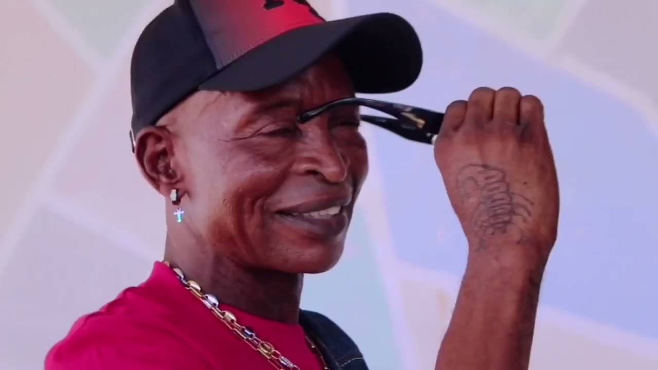 Procureur Chaleur Feat Audrey MAMPEMBE - Muntuta Bembe DÉSESPOIR [Clip Officiel]