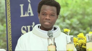 CHA TÂY CHỨC MỪNG BÀ CON GIÁO DÂN TRONG THÁNH LỄ  MÙNG 2 TẾT- THÁNH LỀ KÍNH NHỚ ÔNG BÀ TỔ TIÊN 2020