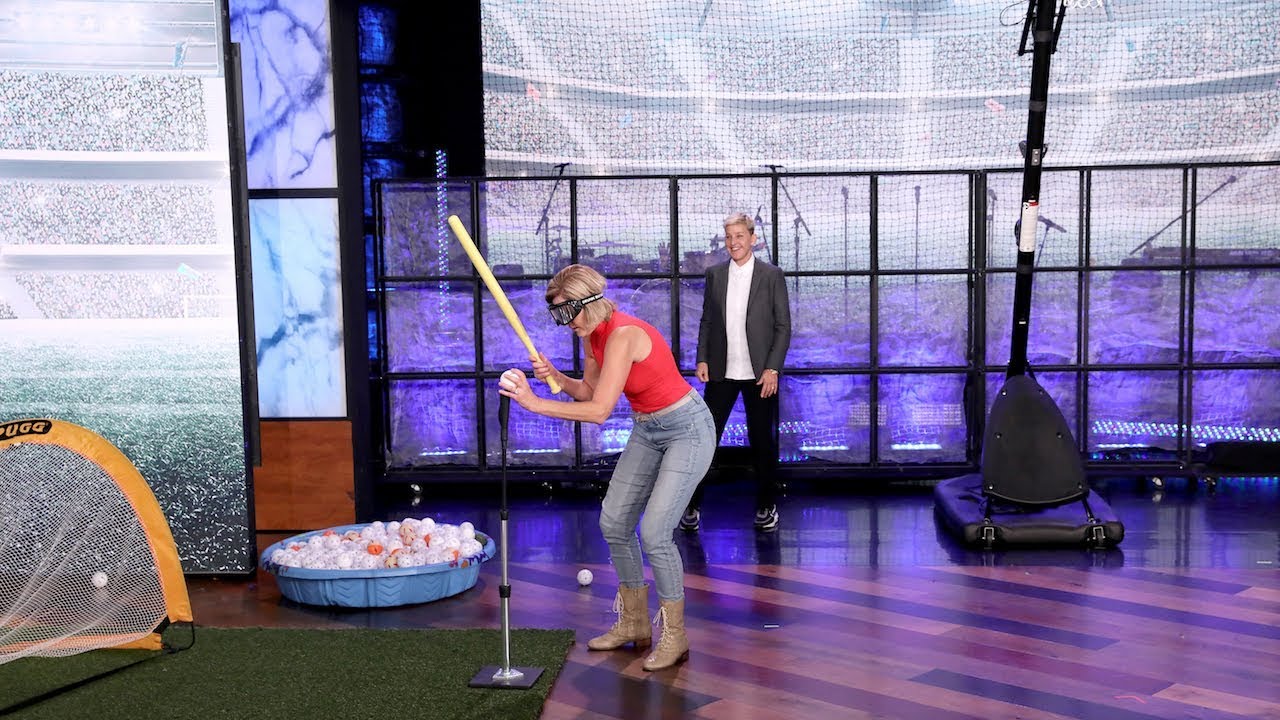 Ellen's Dancer of the Day Plays a Silly Sports Challenge