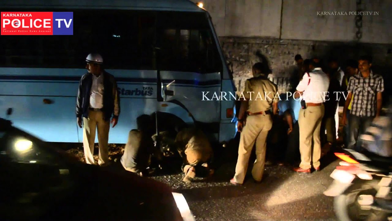 Karnataka Police TV -  hanumantha nagar Traffic jam due to Bus.