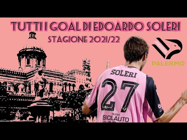 Edoardo Soleri del Palermo calcio festeggia dopo aver segnato un gol  durante la partita di calcio amichevole pre-stagionale tra Bologna FC e Palermo  FC Foto stock - Alamy