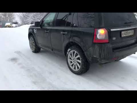 Land Rover Freelander 2. Тест работы полного привода на леденой заснеженой горке под 45 градусов.