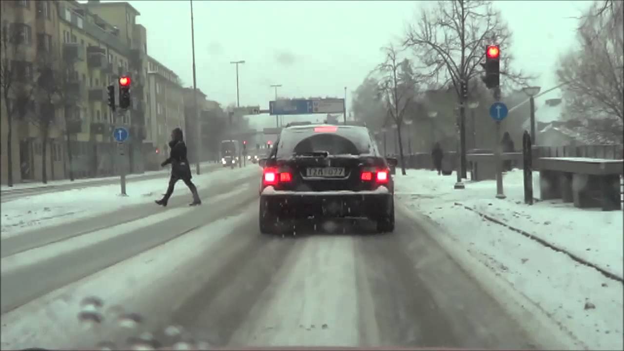 [Linköping] Hamngatan i snön - YouTube