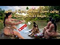 غسيل الملابس يدويا في النهر روتيني اليومي في القريه