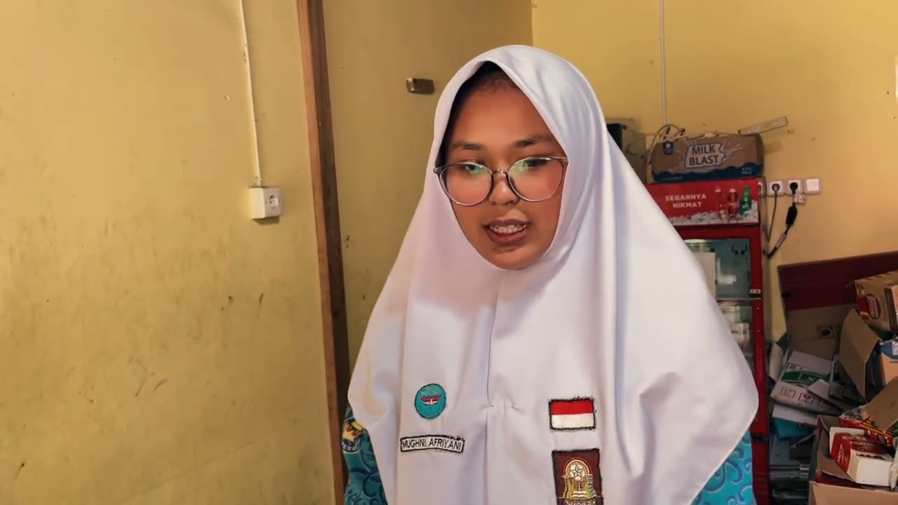 AIR MATA DI SERAGAM PUTIH ABU-ABU 