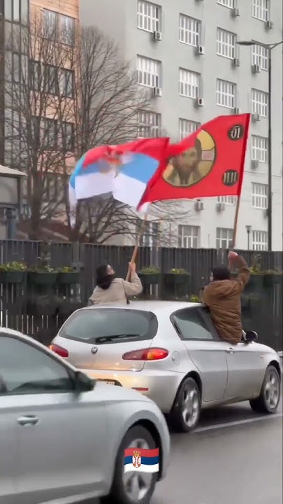 Поново гори Немањића пламен, стасају момци тврди к'о камен. Има наде са ...