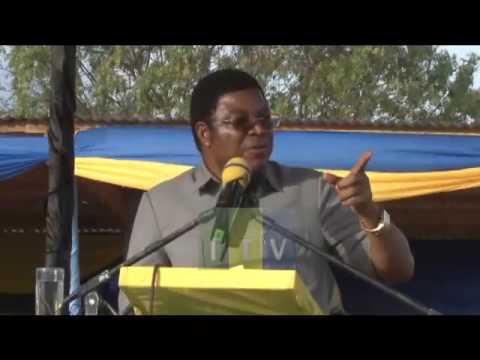 WAZIRI MKUU Kassim Majaliwa sema kuanzia Machi mosi, 2017 ni marufuku matumizi ya pombe za ‘Viroba