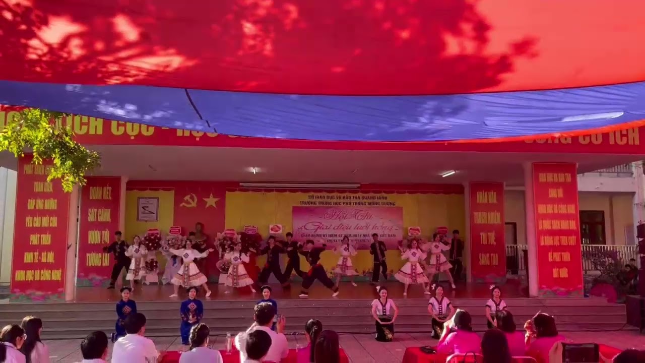 bài múa ( Đại Bản) THPT Mông Dương, lớp 12a4