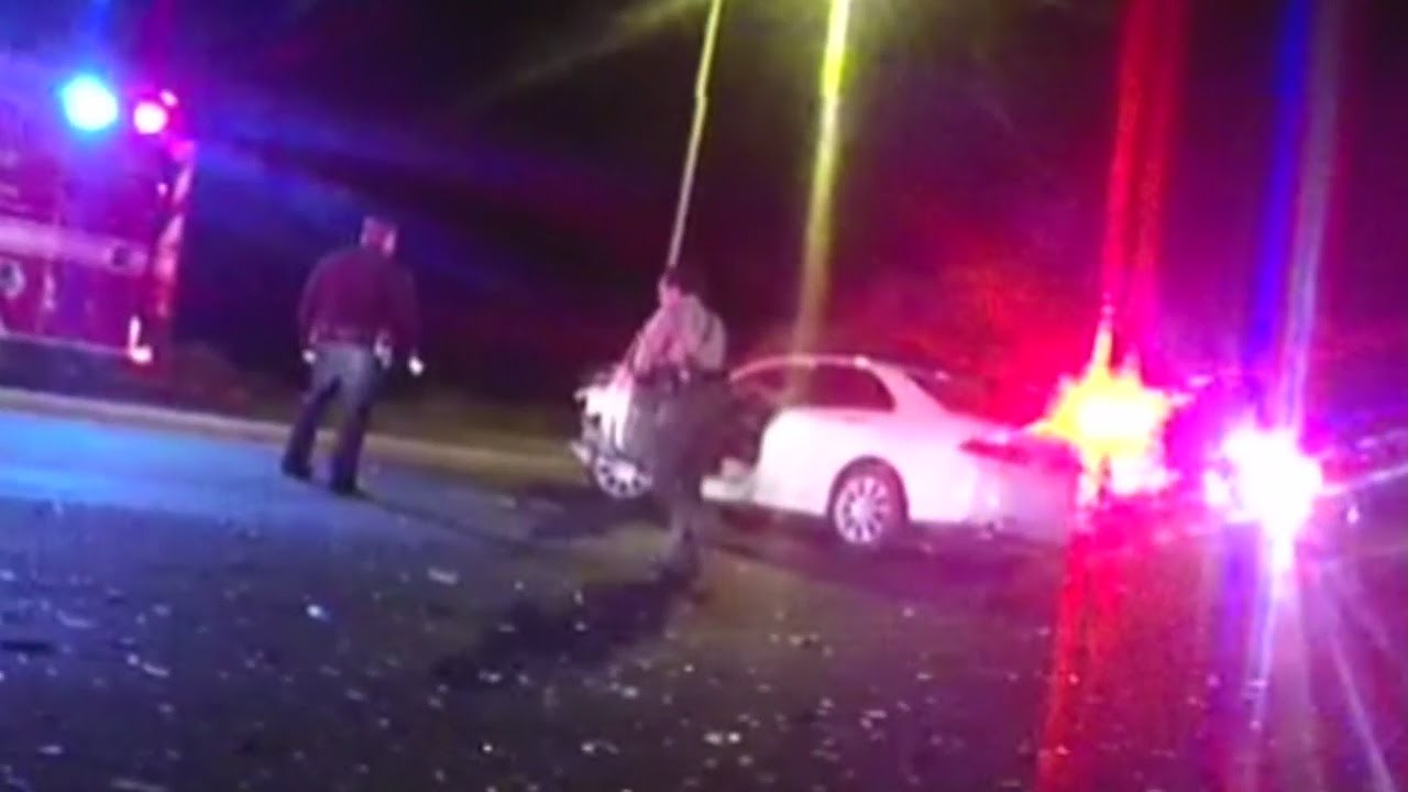 Crash between suspected drunk driver, deputy sends 3 to hospital - YouTube