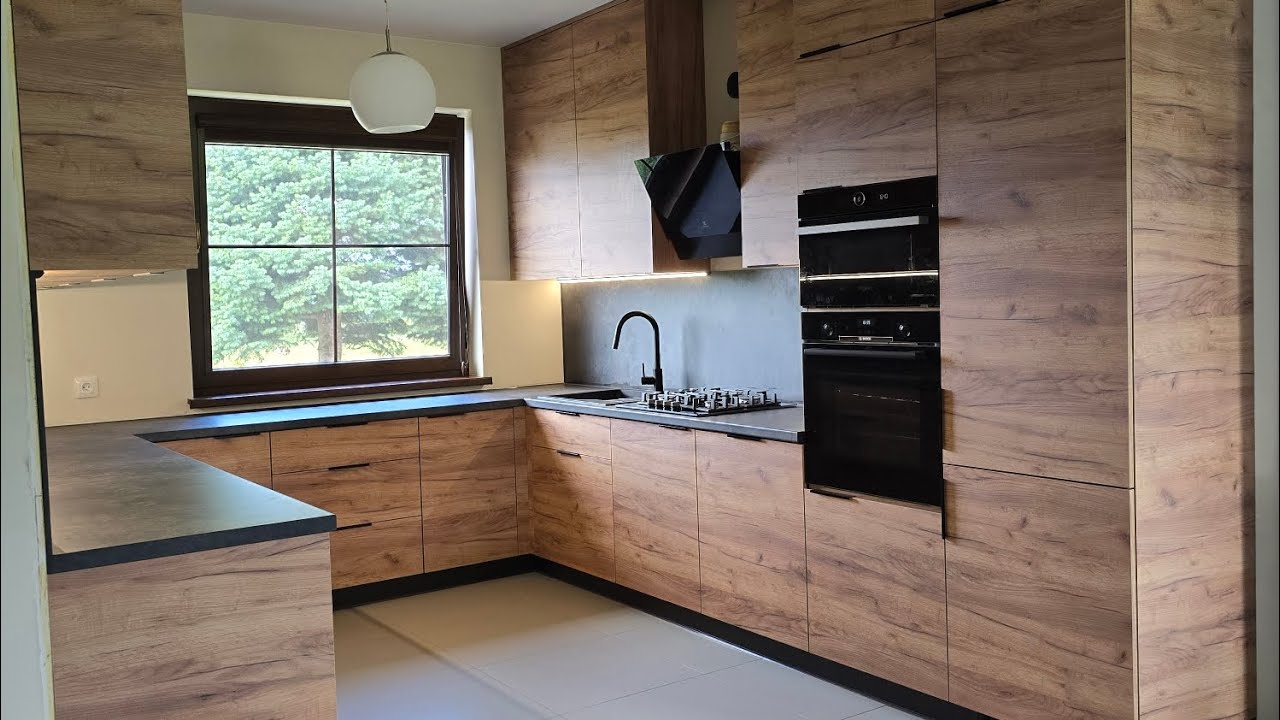 Piękna kuchnia na wymiar . W roli głównej Dąb Craft Złoty K003.