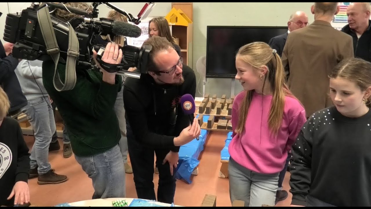 Gendt  -  Kinderen drukken hun stempel op het nieuwe gebouw van IKC De Vonkenmorgen