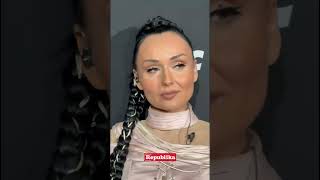 Manivi za PZE spremila specijalnu kreaciju, svi gledaju u ovaj autfit! #estrada #pze #manivi #nastup