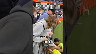 Cậu Bé Đen Đủi Nhất Bóng Đá