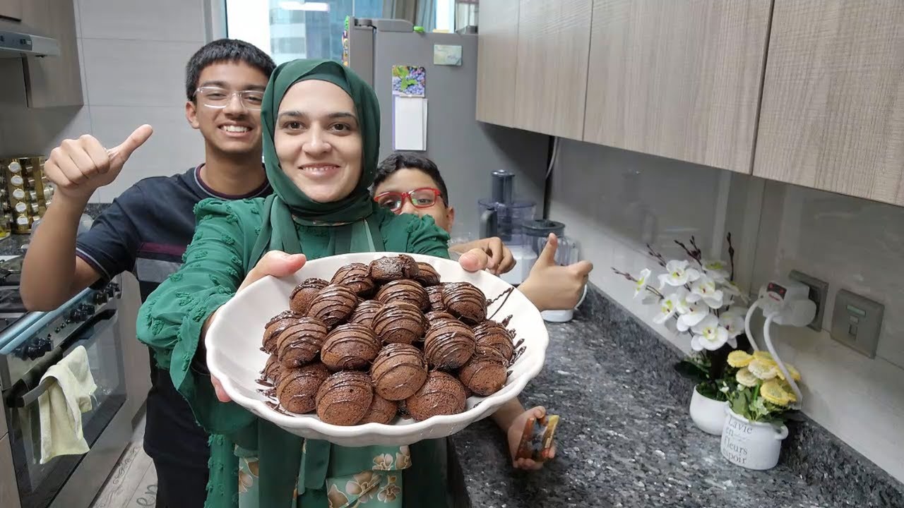Mini Lava Cakes without Oven - Aj to larai ho gai thi 😂