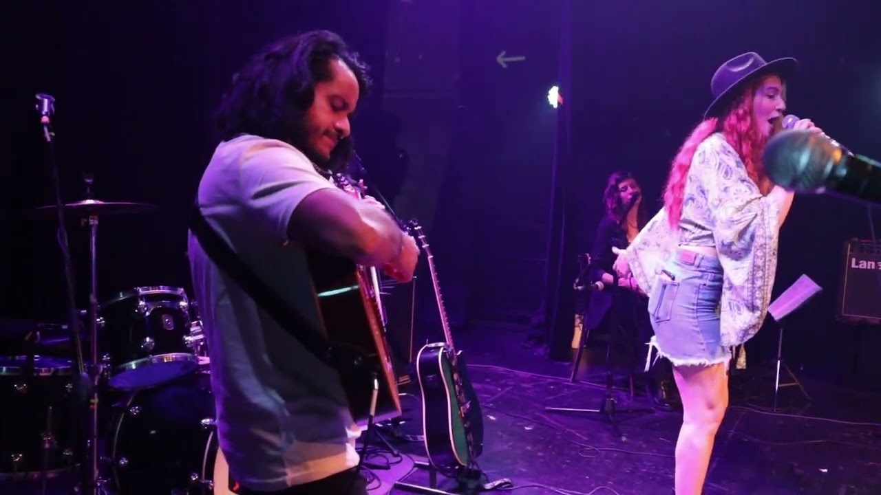 Al Oeste (Mica Sabra)