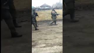 Русские бросают свои танки и идут домой пешком. Украина. Война