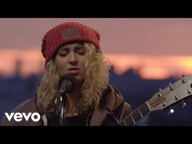 Tori Kelly - Hollow (Top Of The Tower) class=